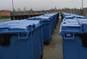 Kontenery na śmieci i inny sprzęt dla Gruzji